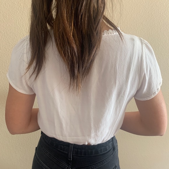 Cropped Crochet Detailed Top - Picture 2 of 2